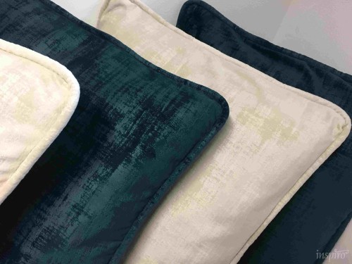 Poduszki, narzuty, obrusy