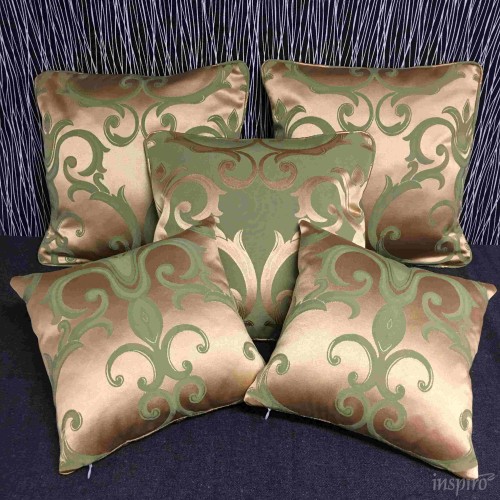 Poduszki, narzuty, obrusy