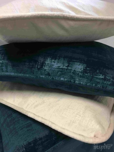 Poduszki, narzuty, obrusy