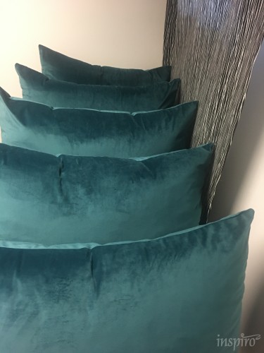 Poduszki, narzuty, obrusy